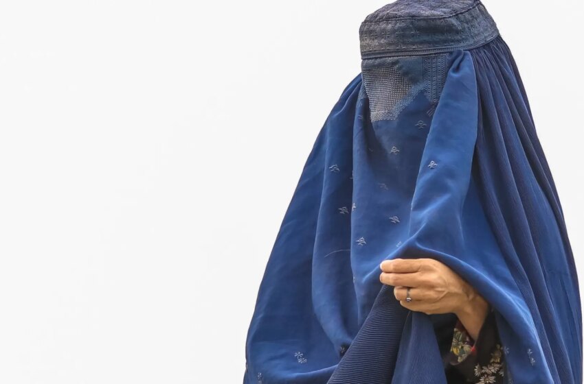  Junts quiere prohibir el uso del burka y el niqab en la calle y del velo islámico en las escuelas