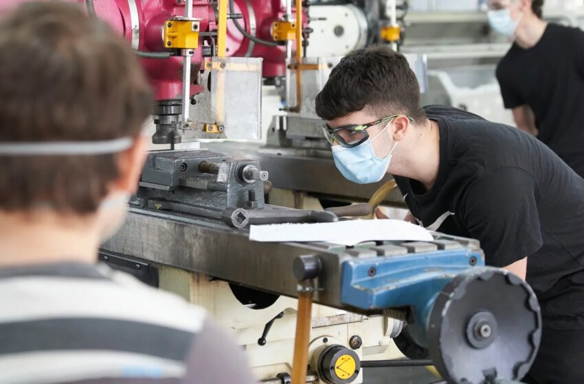  Los alumnos de FP de Grado Medio y Superior podrán pedir sus becas desde este martes en Madrid