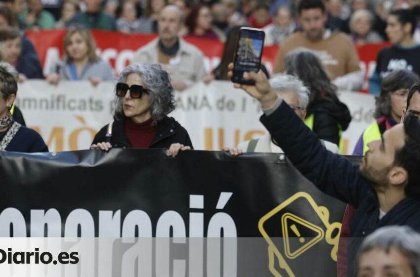  Miles de personas vuelven a recorrer València para que Mazón entregue el acta y pierda el aforamiento